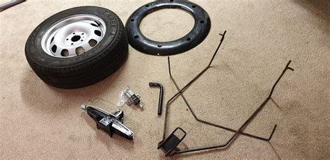 dacia duster spare wheel kit